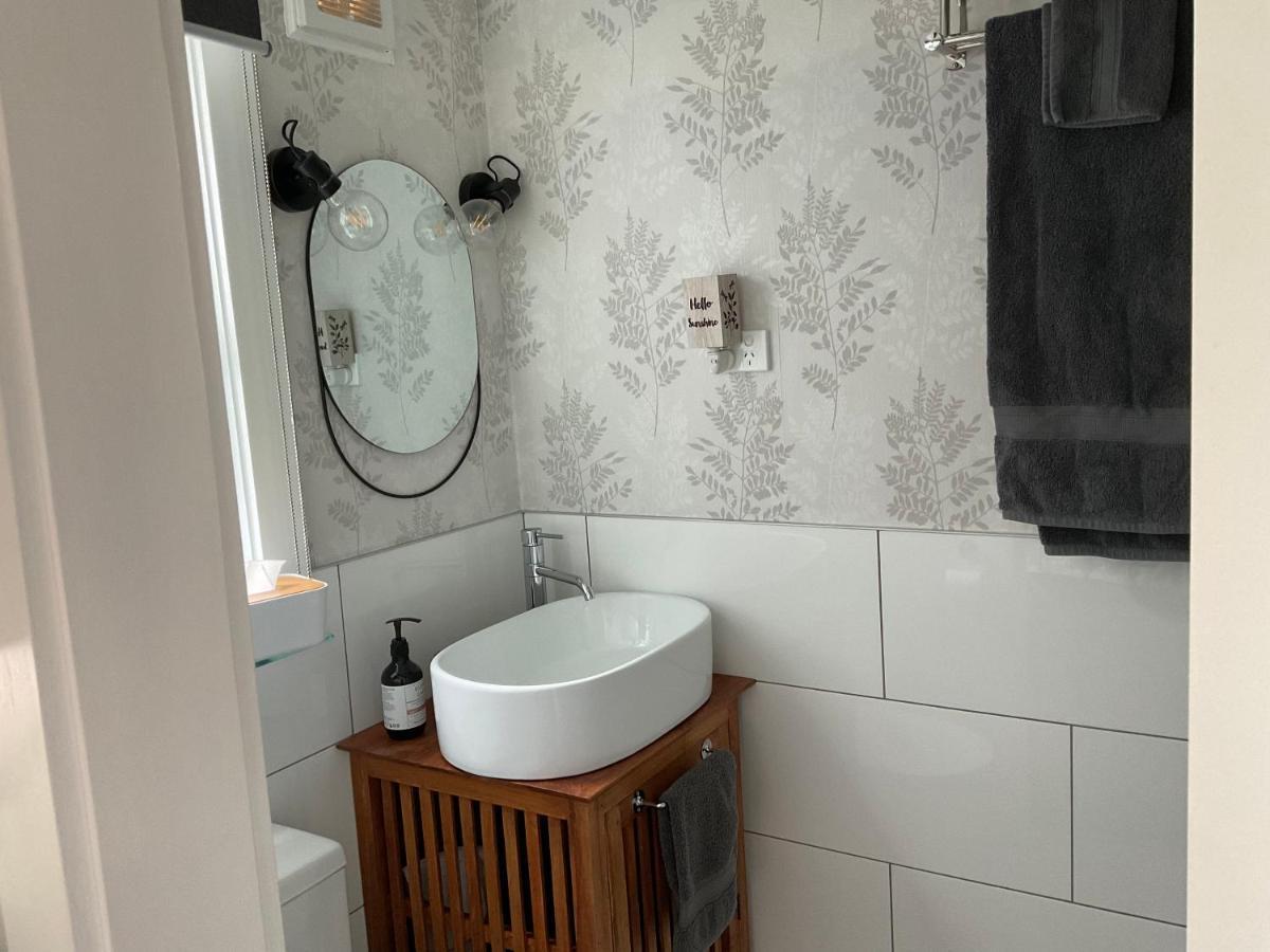 Orange Tree Cottage - Garden Hideaway Whanganui Bagian luar foto