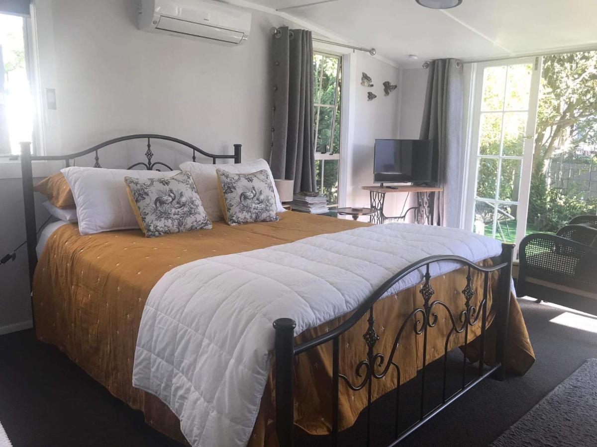 Orange Tree Cottage - Garden Hideaway Whanganui Bagian luar foto