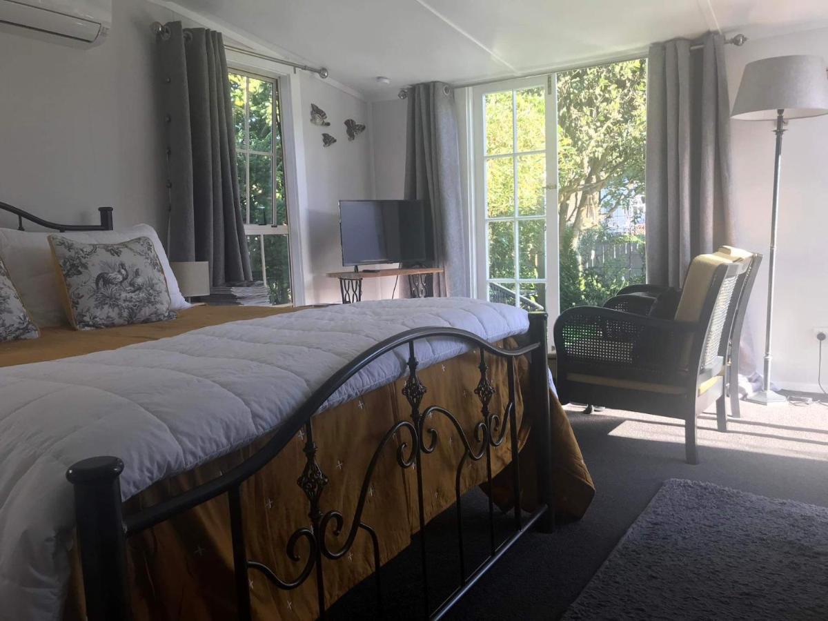 Orange Tree Cottage - Garden Hideaway Whanganui Bagian luar foto